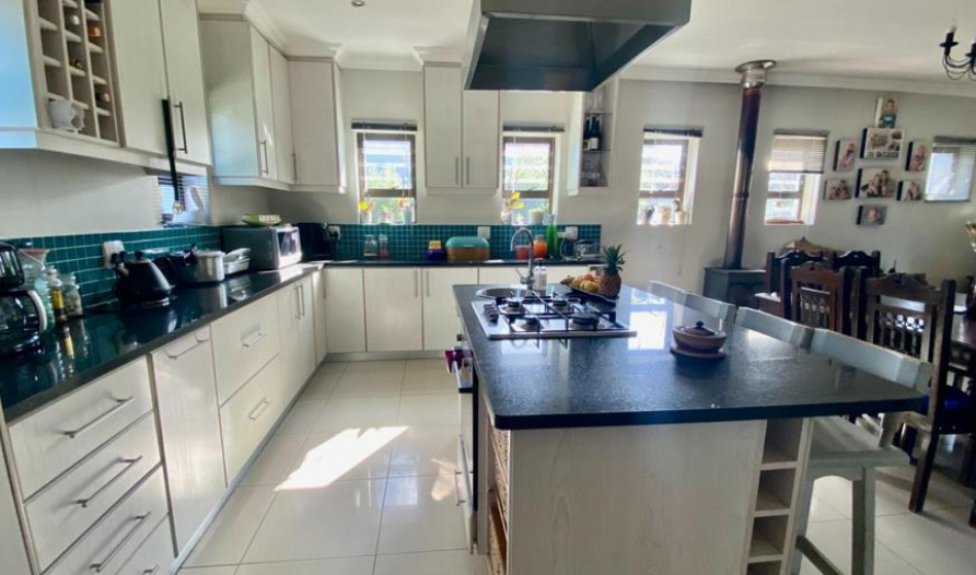 3 Bedroom Property for Sale in Kraaibosch Western Cape